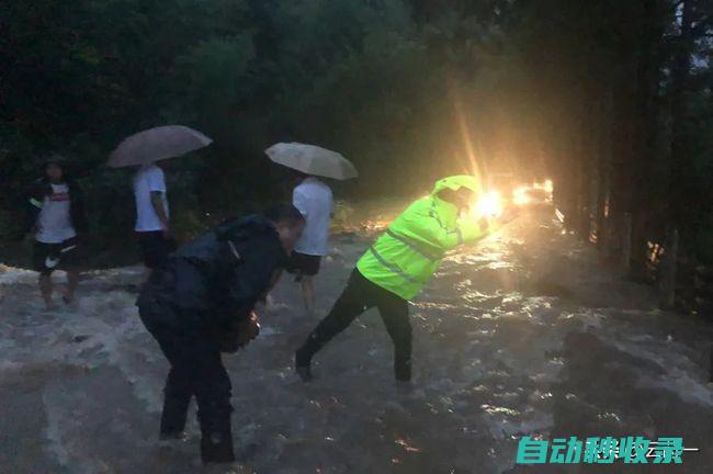 浙江渔民从河底捞出15年轿车里面竟然有俩人打开
