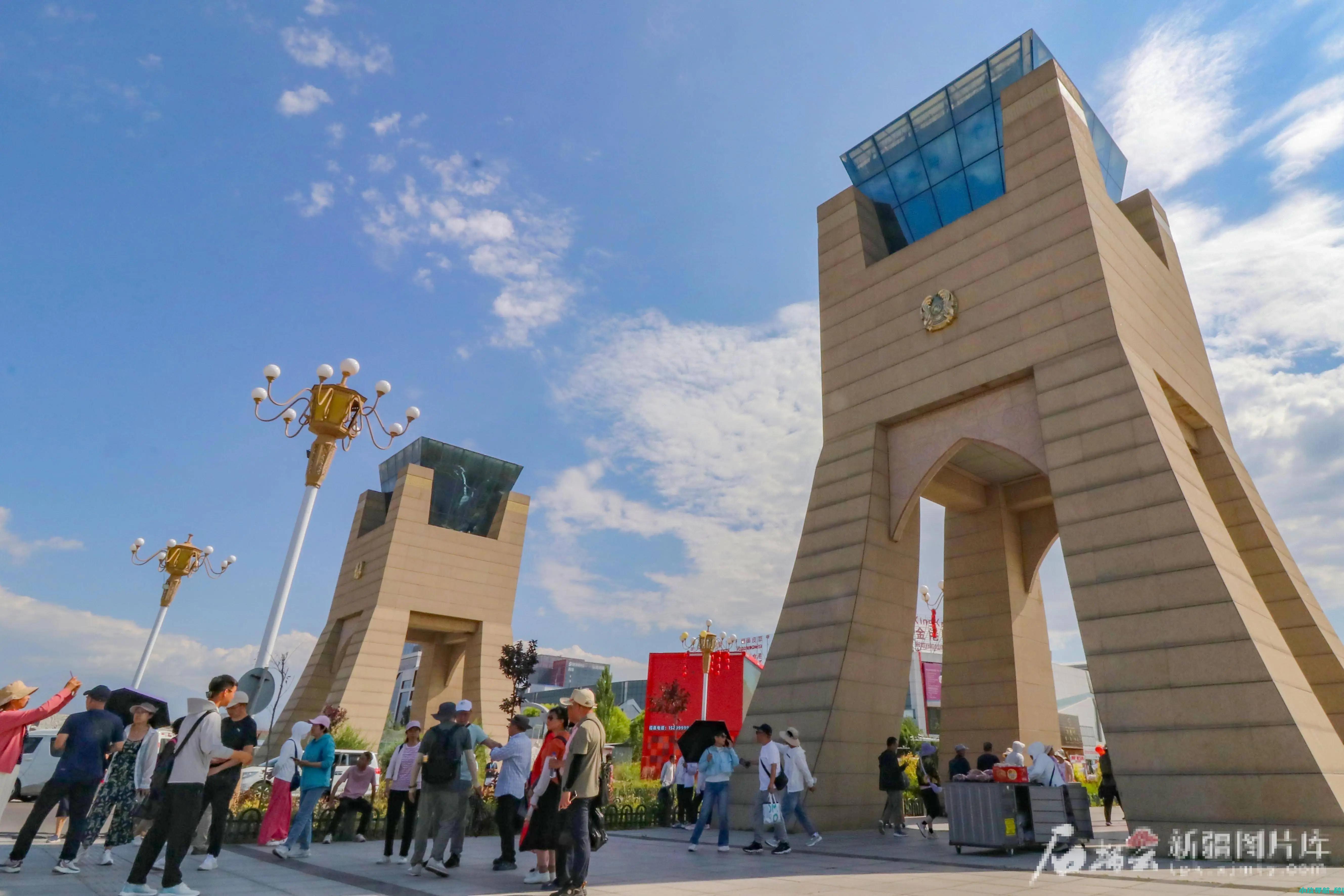 霍尔果斯从口岸贸易到产业融合